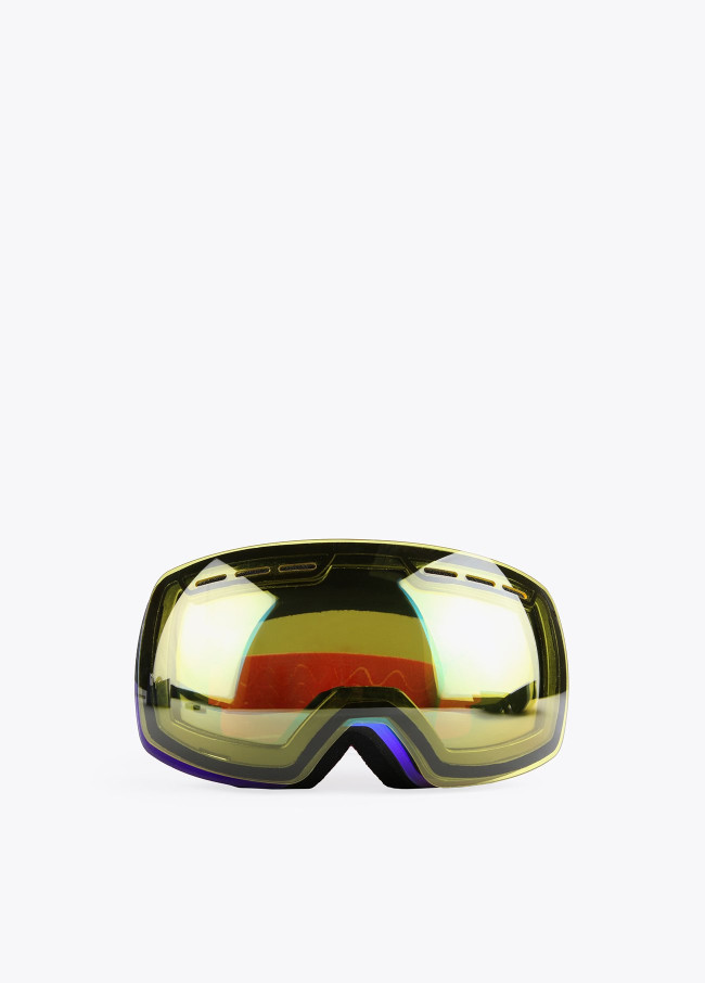 Ski goggles with fuchsia elastic band