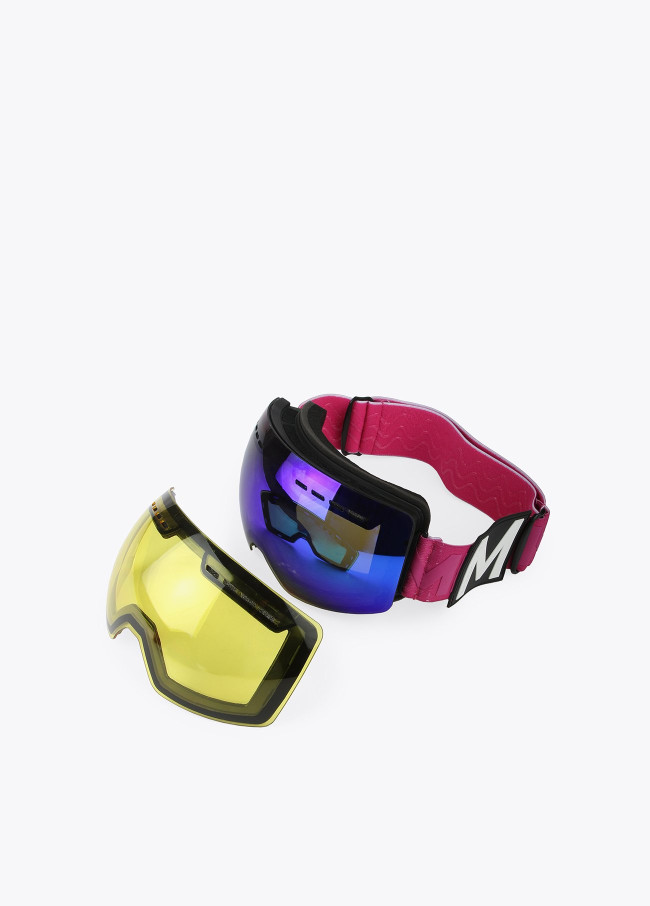 Ski goggles with fuchsia elastic band
