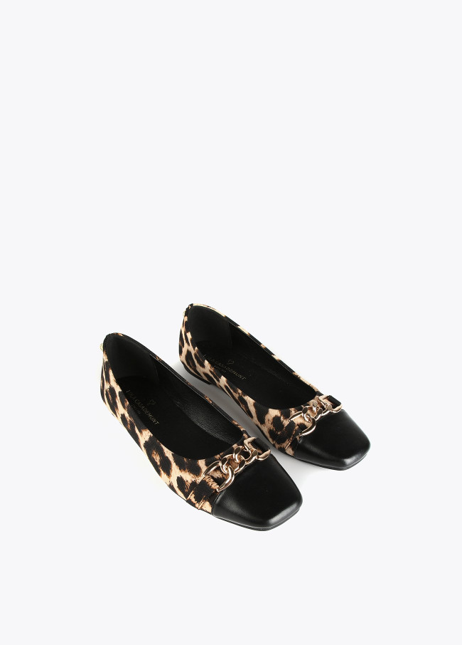 Flat ballerinas with chains