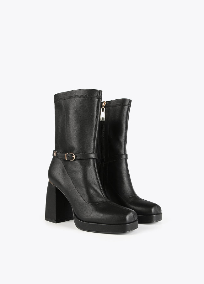 Ankle boots with buckle
