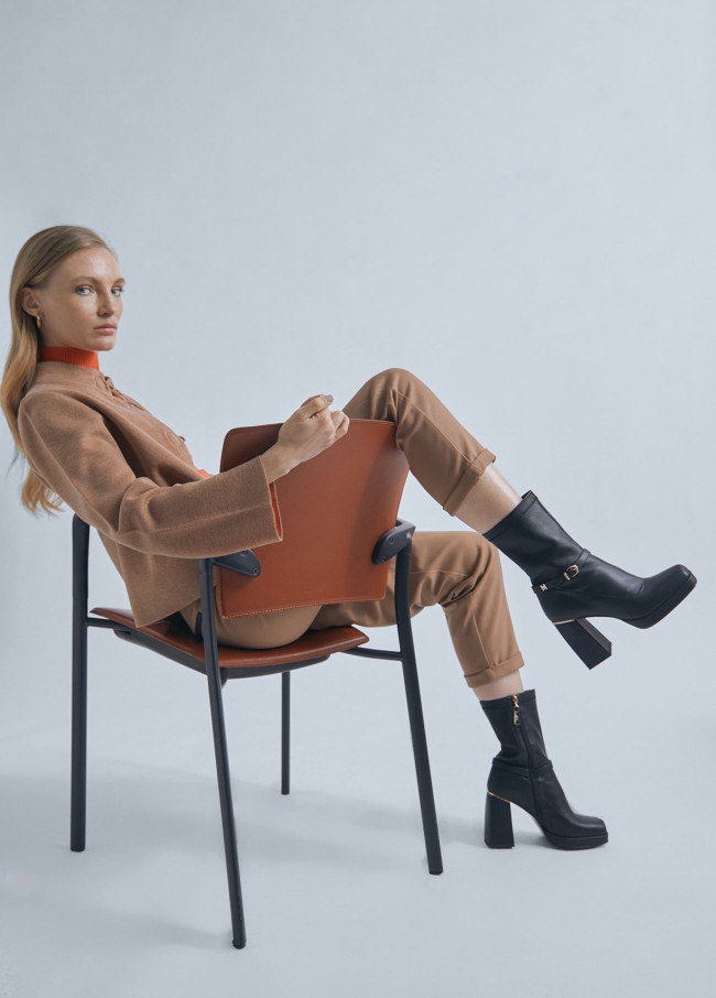 Ankle boots with buckle