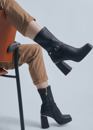 Stiefeletten mit Schnalle