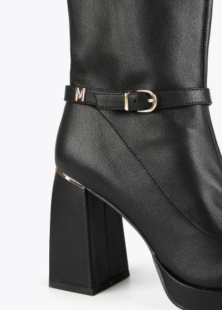 Stiefeletten mit Schnalle