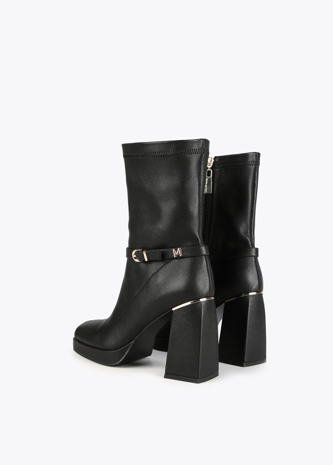 Ankle boots with buckle