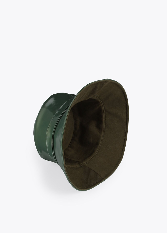 Chapéu tipo Bucket verniz mosquetão 2