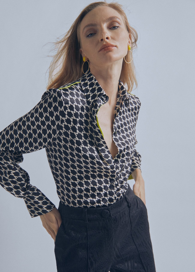 Shirt with M collar detail