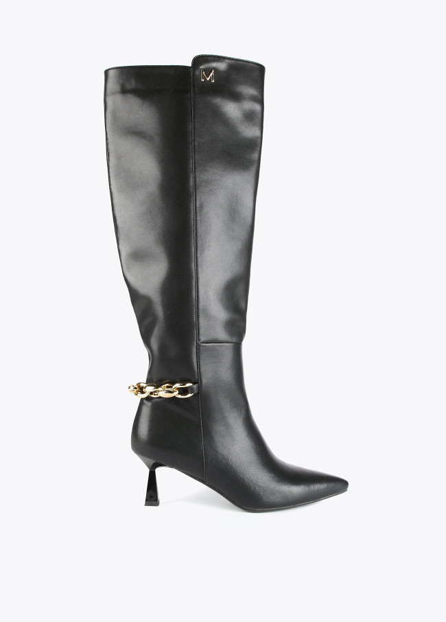 Knee-high leather boots with chain