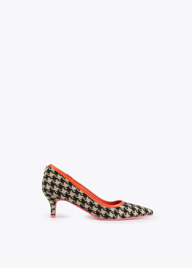 Houndstooth stiletto shoes