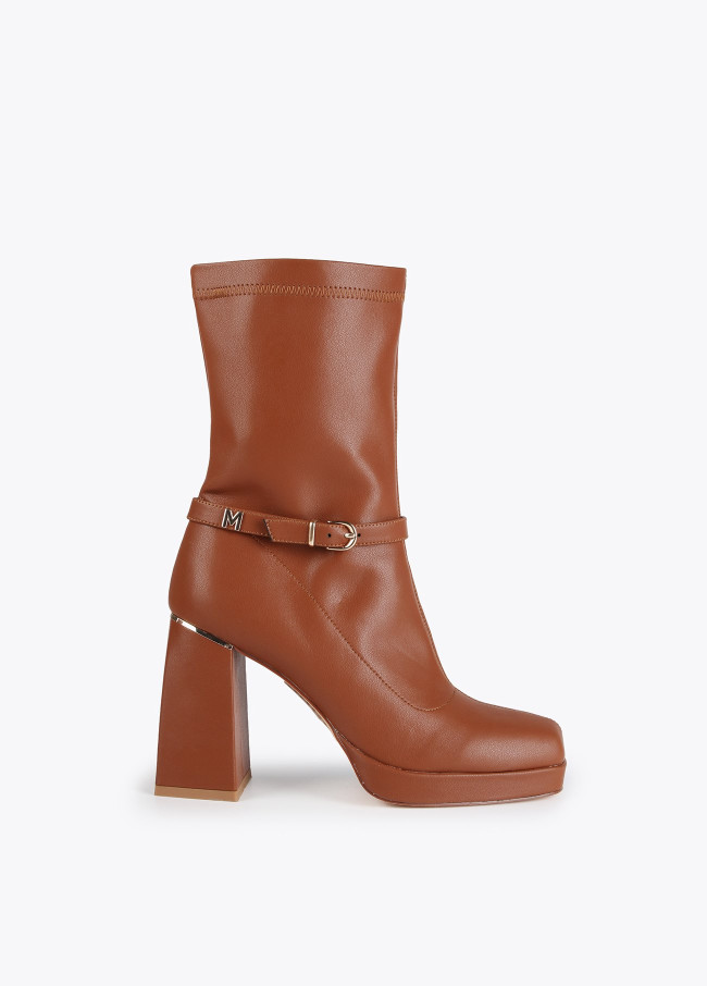 Ankle boots with buckle