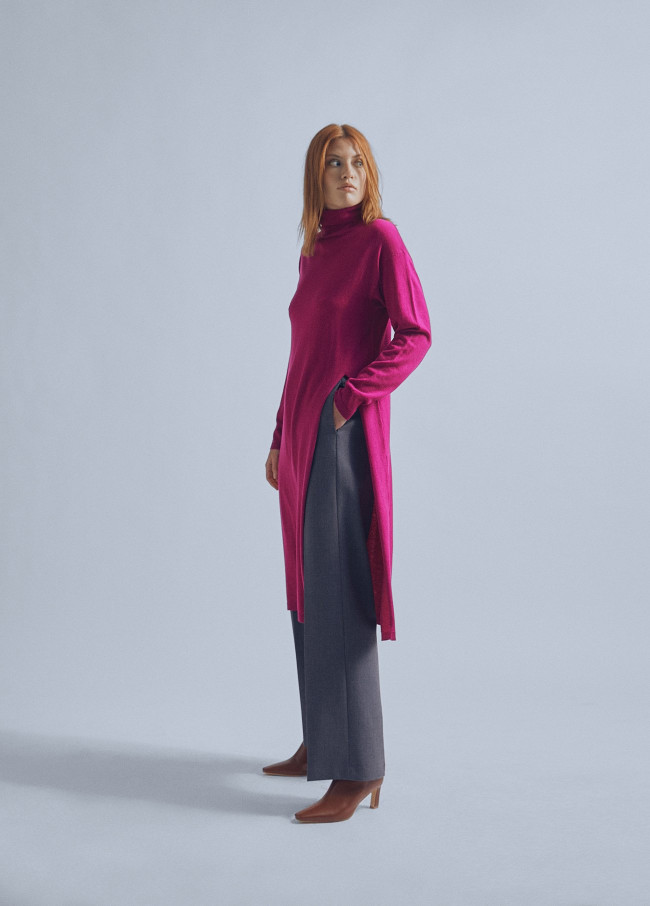 Long sweater with a high collar and slit 2