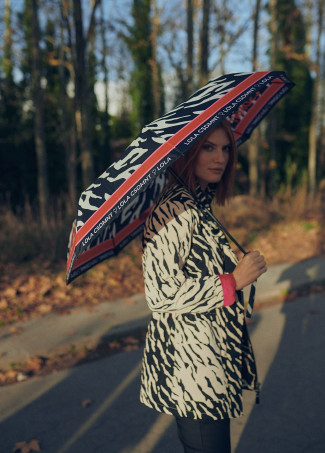 Automatischer Regenschirm mit Zebra-Prin
