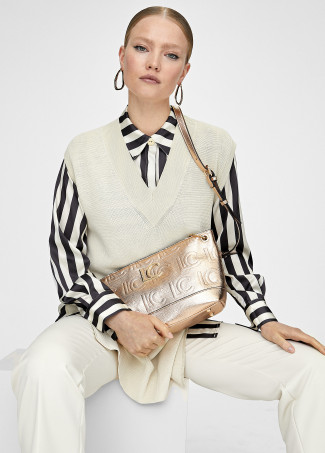 Bolso bandolera monograma metalizado