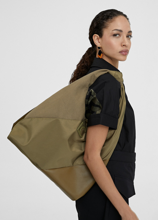 Tote bag in contrasting materials