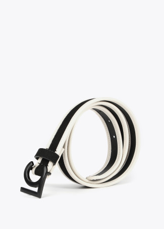 Wide belt in contrast materials