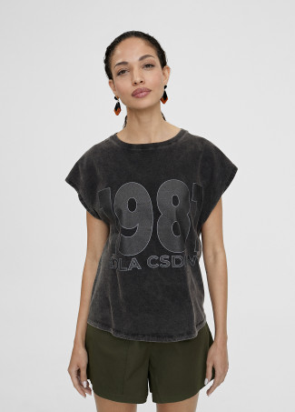 T-shirt com posicionamento à frente