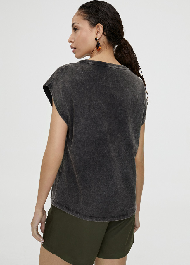 T-shirt com posicionamento à frente