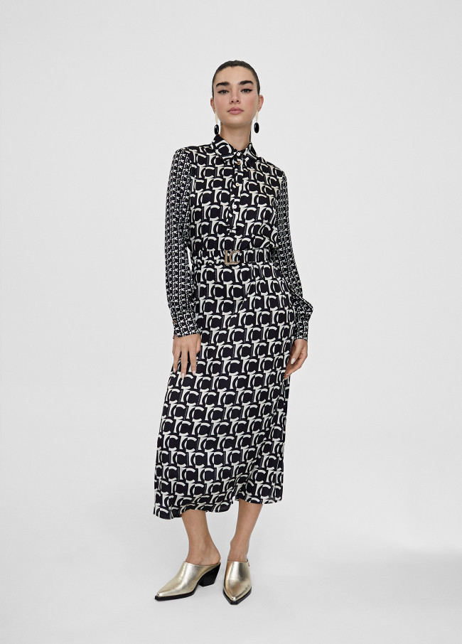 Vestido camiseiro com monograma