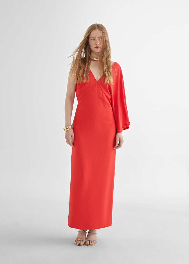 Long dress with asymmetric sleeves