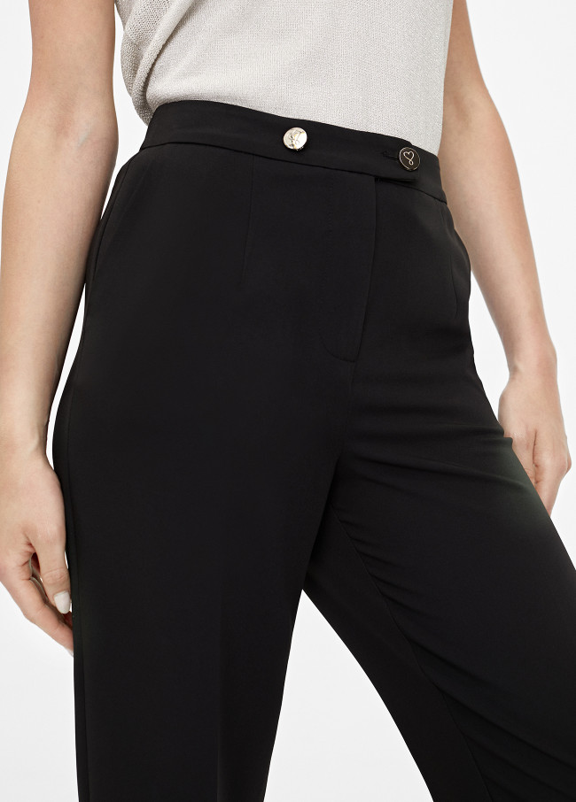 Pantaloni dritti dettaglio bottone