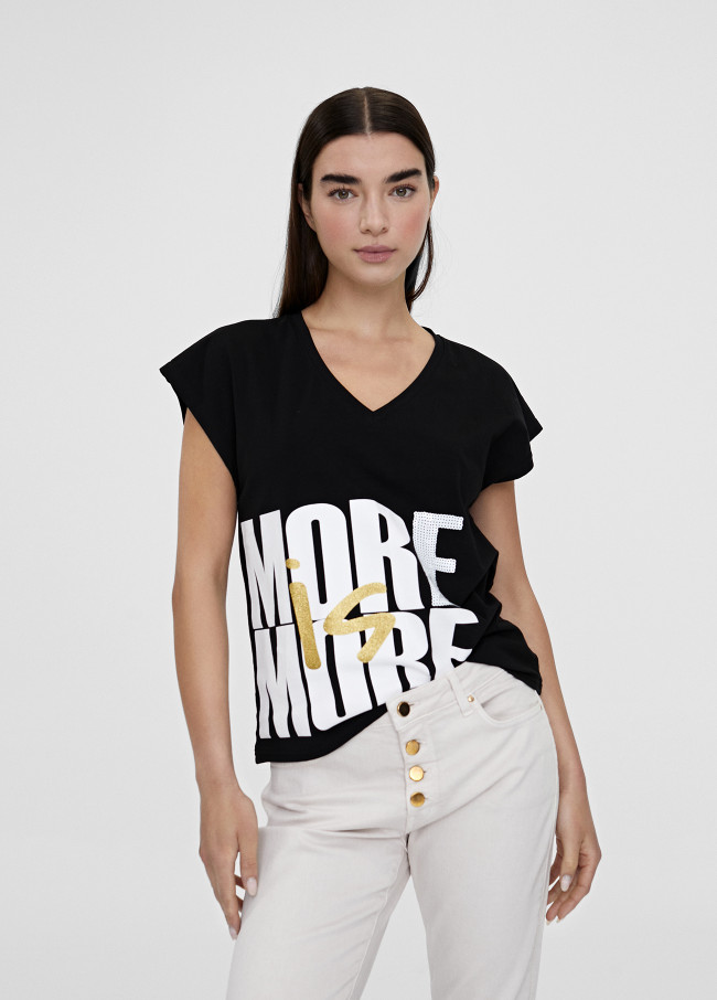 T-shirt com posicionamento de more is mo