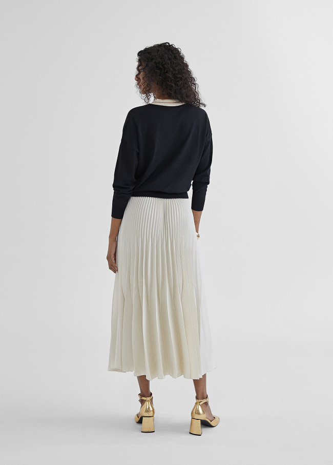 Pullover mit farblich abgesetztem V-Auss