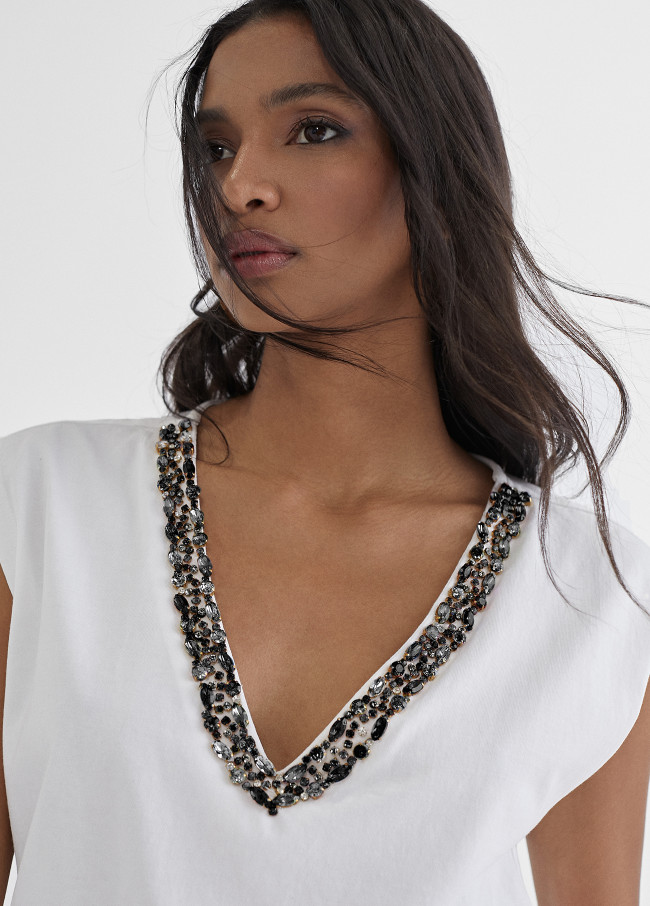 T-shirt with rhinestone neckline