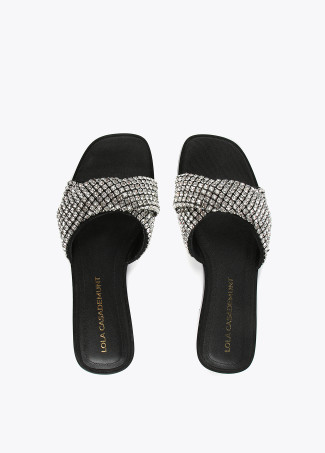 Flat sandals with rhinestones