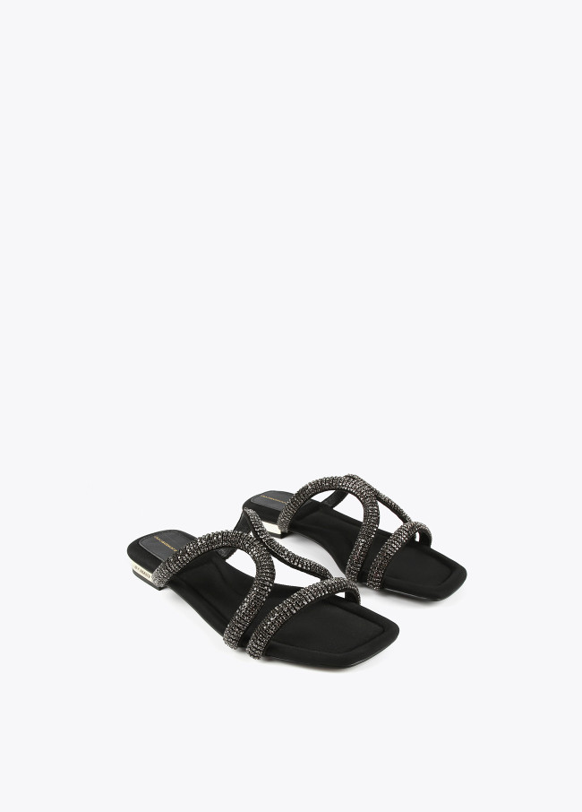 Flat sandals with rhinestones