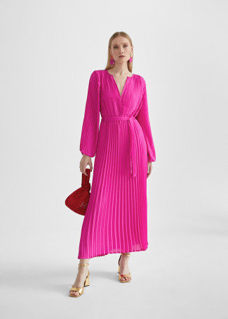 Plisseekleid mit Ärmeln