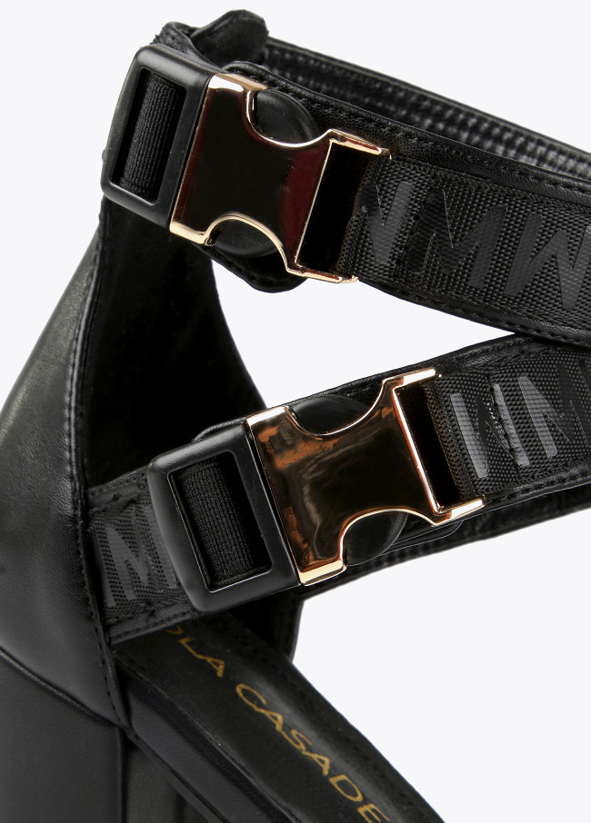 Riemensandalen mit Absatz