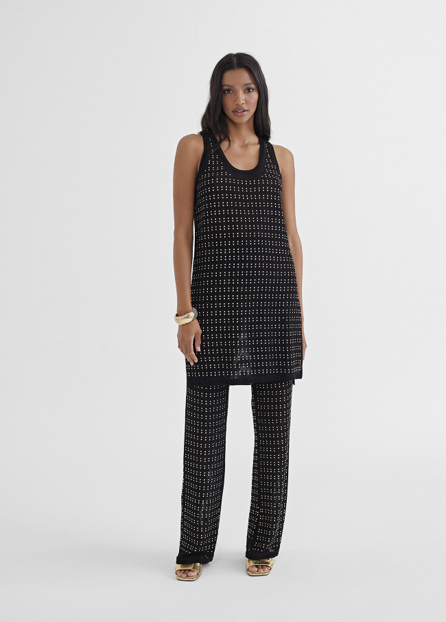 Long top with metallic pieces