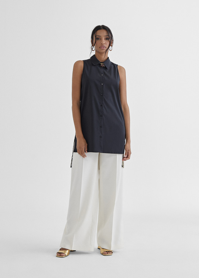 Long shirt with back embroidery