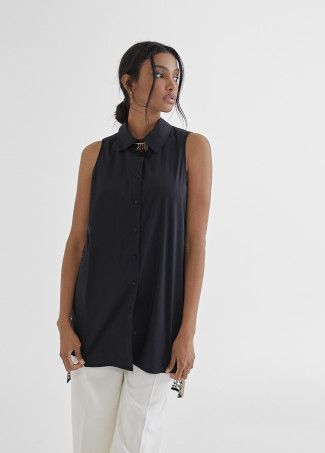 Long shirt with back embroidery