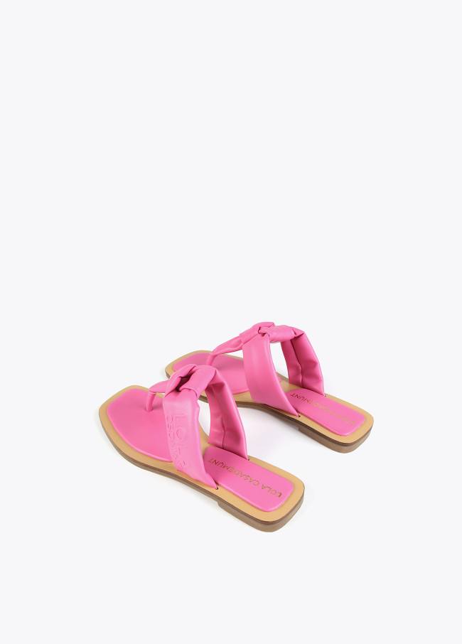 Flache Zehenstegsandalen