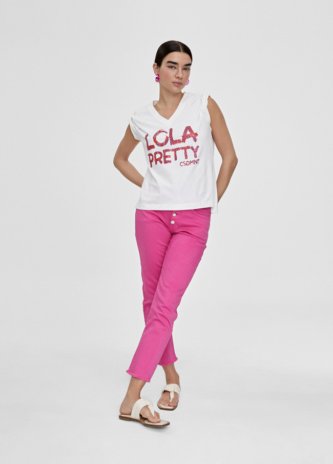 T-shirt with Lola positioning