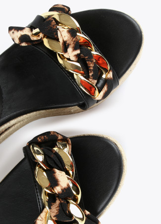 Keilabsatzsandalen mit Animal Print