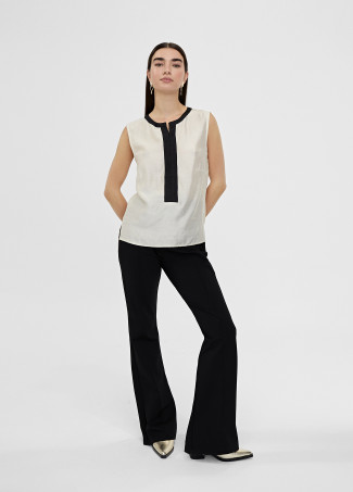 Top bicolore con aperture