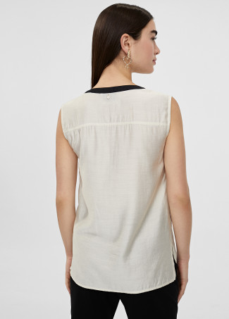 Top bicolor com aberturas