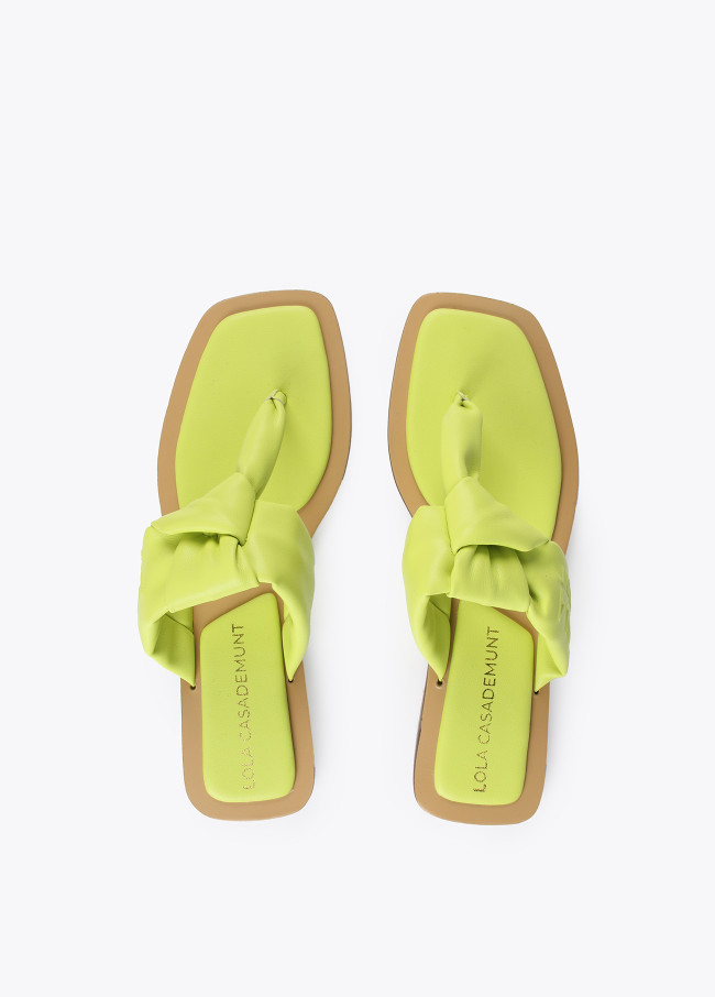 Flache Zehenstegsandalen