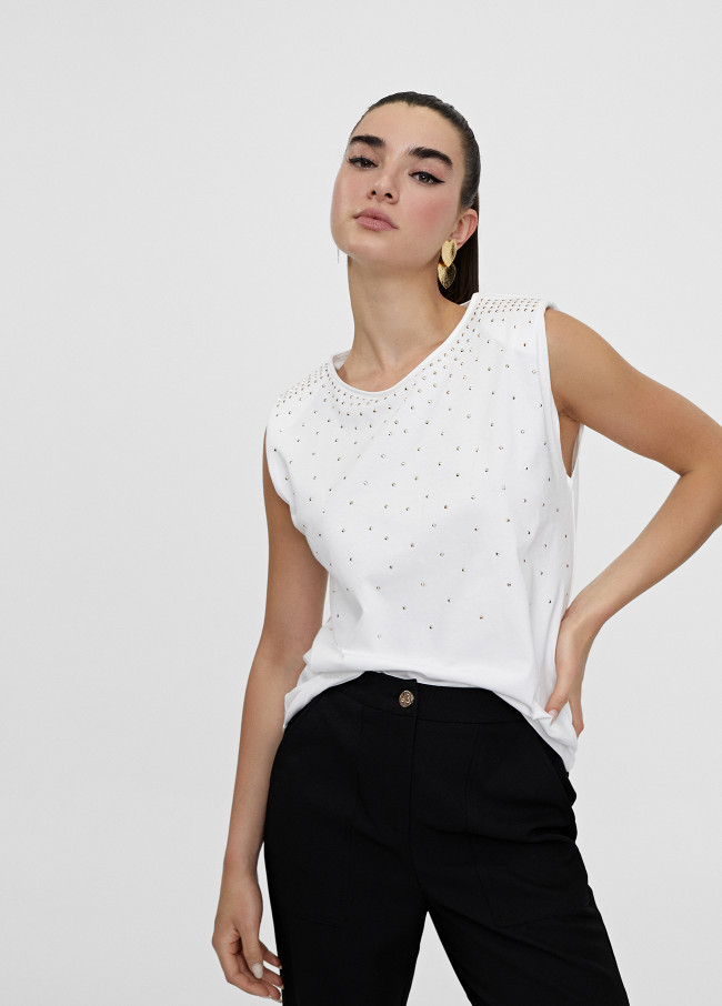 T-shirt with shoulder pads and rhineston