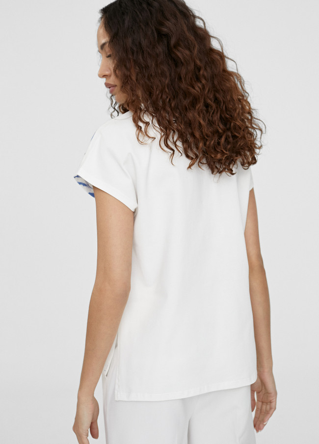 T-shirt with tiger positioning