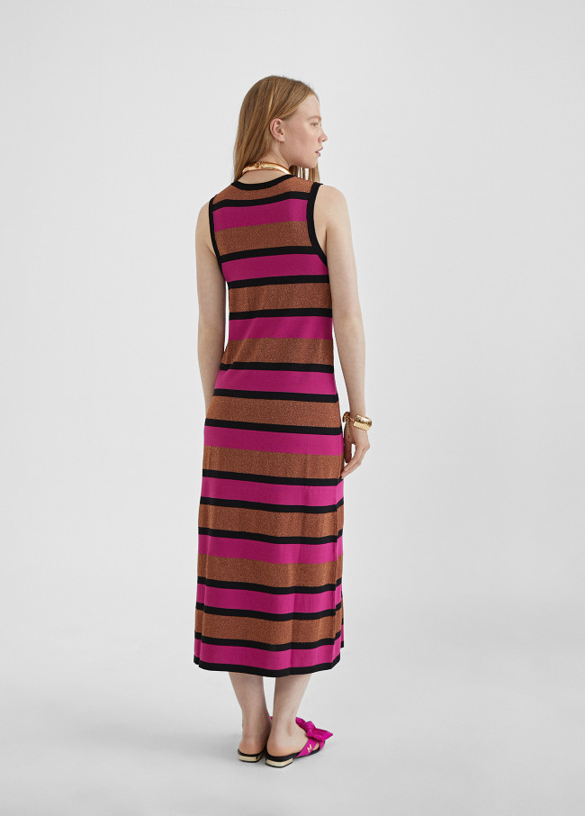 Langes gestreiftes Kleid