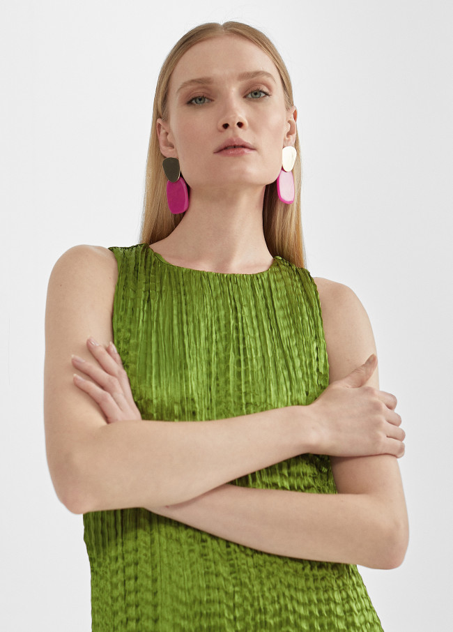 Vestido comprido midi com efeito plissad