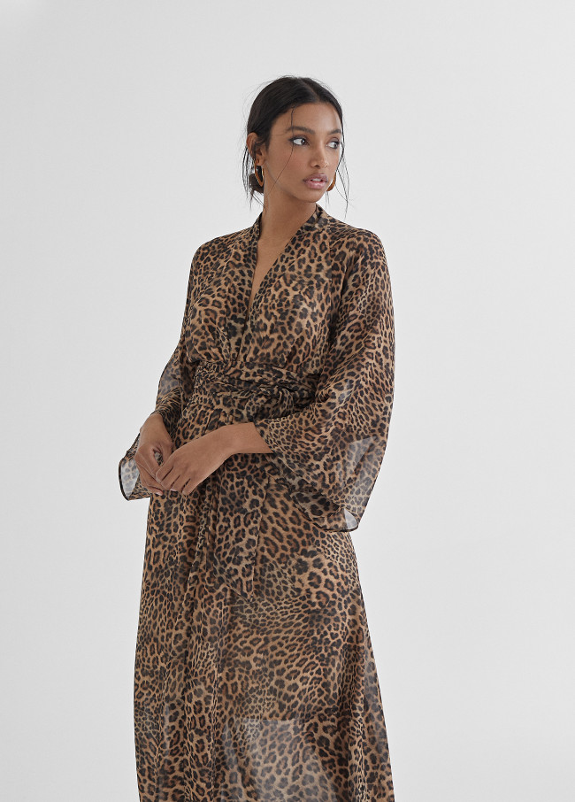 Vestido comprido com estampado de leopar