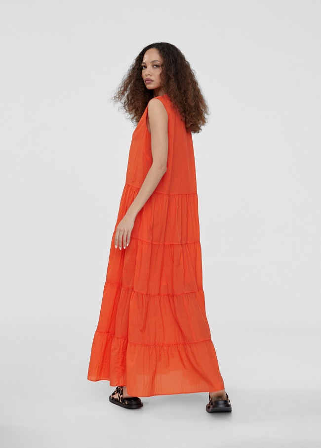 Langes, fließendes Kleid