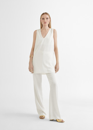 Top comprido com aberturas