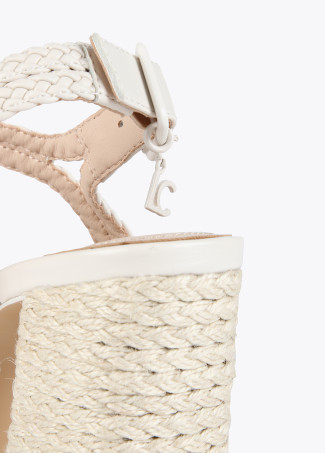 Sandalia plataforma y efecto crochet