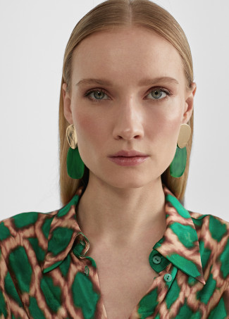 Printed shirt with tie