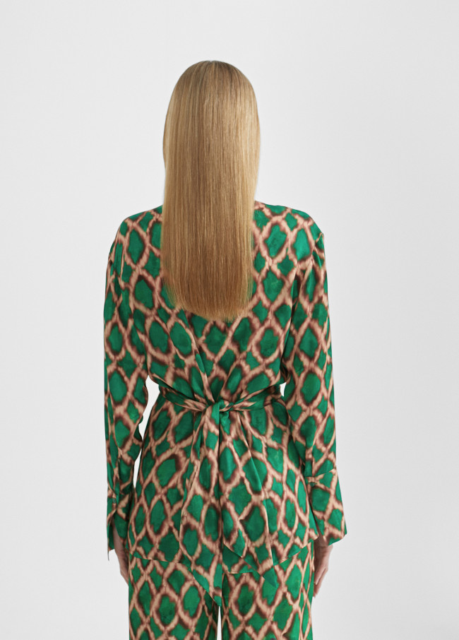 Printed shirt with tie