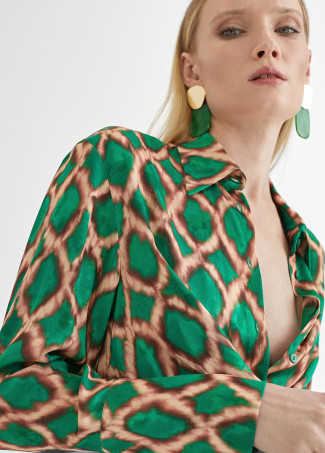 Camisa estampada com laçada